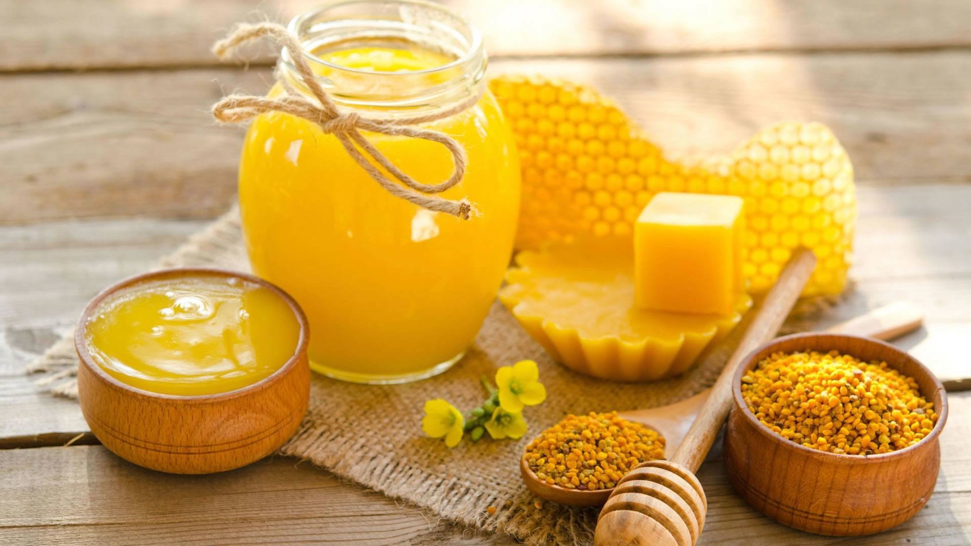 Лечение продуктами пчеловодства. Мёд разнотравье. Мёд и продукты пчеловодства. Медовая продукция. Медовые продукты.